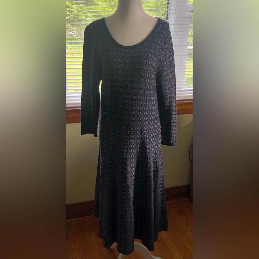 Elegant Navy and Gray Patterned Dress